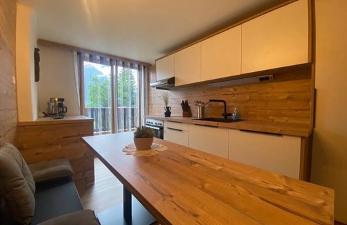 Dellach im Drautal Apartment | Apartment with mountain views. Newly renovated apartment with terrace and balcony.