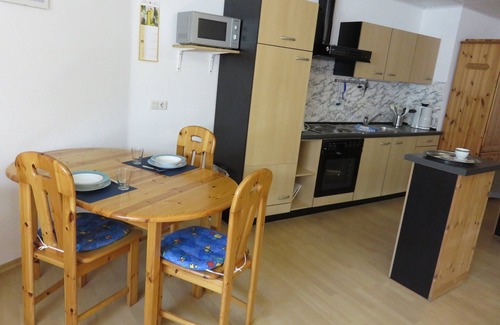 Grossheubach Apartment | Apartment with outdoor seating under the vines | 3 * stars