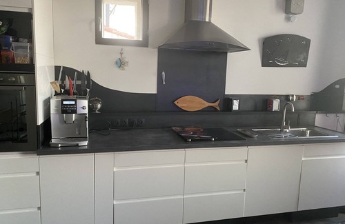 Bouzigues Apartment | Apartment with panoramic view of the Etang de Thau