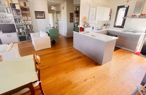 Bassins a Flot Apartment | Apartment With Parking 2 Bedrooms & Furnished Terrace