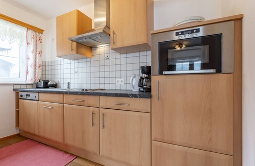 Goldegg Apartment | Apartment with pool and plenty of space