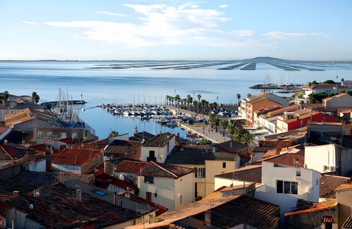 Poussan Apartment | Apartment with private terrace on the edge of the Thau lagoon