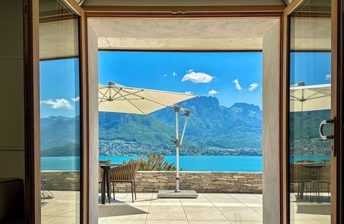 Sevrier Apartment | APARTMENT with private terrace & lake view/200 meters from lake & bike path