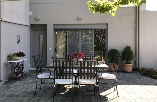 Drepano Apartment | Apartment with private garden near the beach