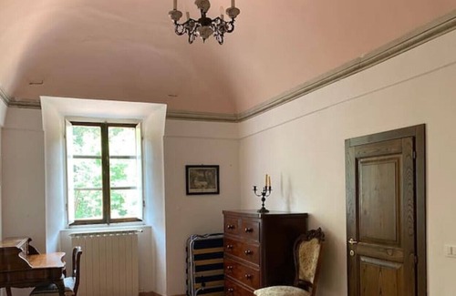 Pontremoli Apartment | Apartment with riverside terrace and relaxation area