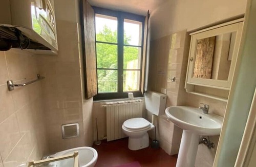 Pontremoli Apartment | Apartment with riverside terrace and relaxation area
