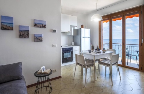 Piani-Ciapin Apartment | Apartment with sea view terrace and A/C | Ap57