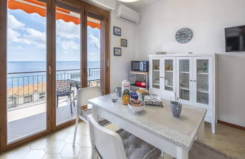 Piani-Ciapin Apartment | Apartment with sea view terrace and A/C | Ap57