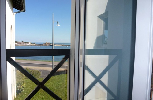 Ciboure Apartment | Apartment with sea view, facing the fort of Socoa and the bay of St Jean de Luz 3 *
