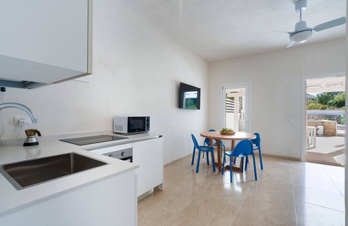Cornino Apartment | Apartment with small swimming pool and sea 50 meters away