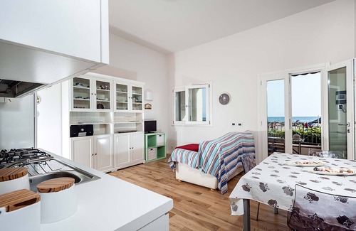 Scicli Apartment | Apartment with terrace and direct access to a sandy beach, Donnalucata, Scicli, Sicily - Timone