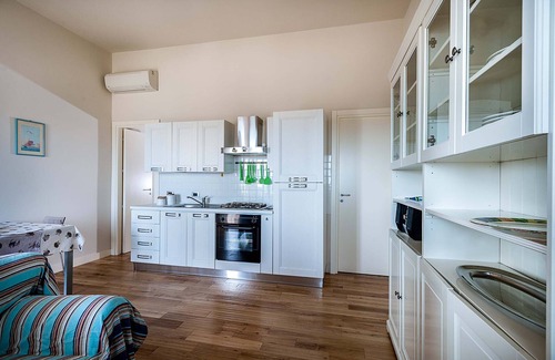 Scicli Apartment | Apartment with terrace and direct access to a sandy beach, Donnalucata, Scicli, Sicily - Timone