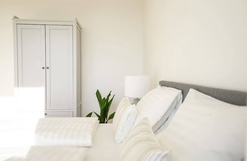 Favoriten Apartment | Apartment with terrace at Metro Station and Spa