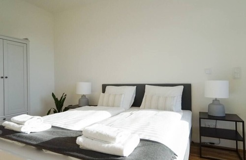 Favoriten Apartment | Apartment with terrace at Metro Station and Spa