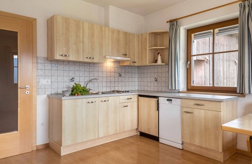 Feldthurns Apartment | Apartment "Woehrmannhof Spinnrad" with Mountain View, Shared Garden & Wi-Fi