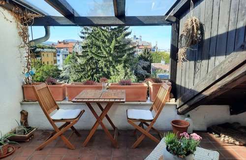 Grinzing Apartment | Apartment 'Wohnen In Wien' with Private Terrace and Wi-Fi