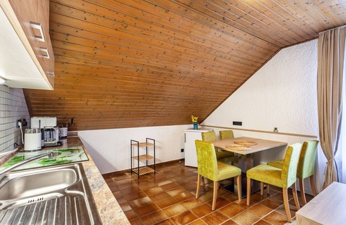 Assinghausen Apartment | Apartment 'Wohnung 3' with Shared Terrace, Shared Garden and Wi-Fi