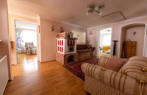 Laakirchen Apartment | Apartment 'Wohnung Am Stadtrand' with Private Terrace, Balcony and Wi-Fi