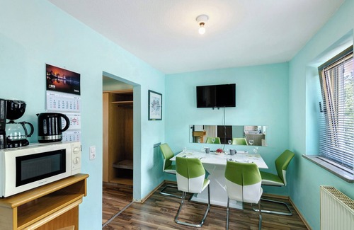 Markt Erlbach Apartment | Apartment 'Wohnung 17' with Private Terrace, Shared Garden and Wi-Fi