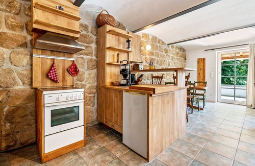 Stadt Wehlen Apartment | Apartment 'Wohnung Auf Dem Buschholz' with Mountain View, Private Terrace and Wi-Fi