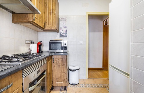 Benicalap Apartment | Apartment 'Zona Doctor Peset - B' with Balcony, Wi-Fi and Air Conditioning