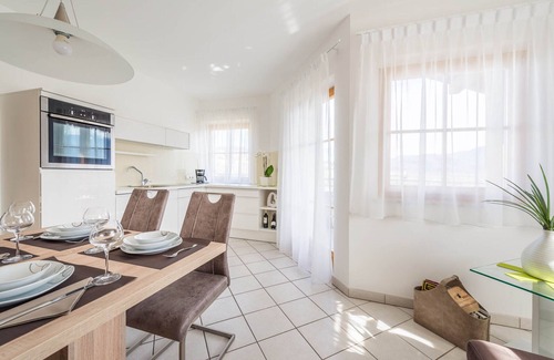 Tramin Apartment | Apartment Zwerger 'Erker' with balcony, pool and large sunbathing lawn