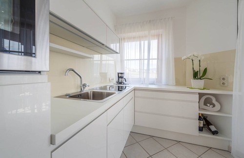 Tramin Apartment | Apartment Zwerger 'Erker' with balcony, pool and large sunbathing lawn
