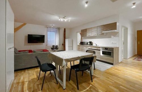 Marzahn Apartment | Apartments-Alt-Marzahn