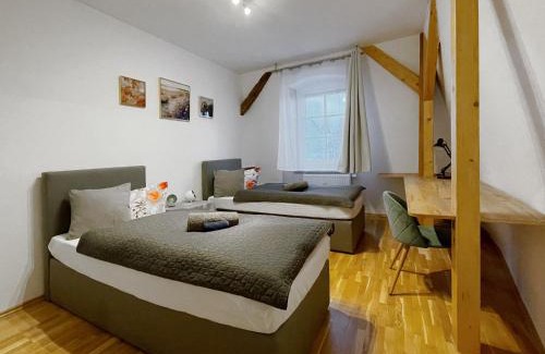 Marzahn Apartment | Apartments-Alt-Marzahn