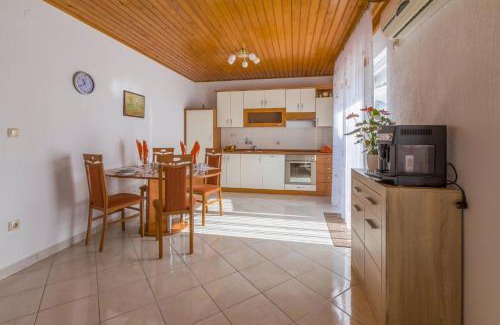 Povile Apartment | Apartments in Povile 39116