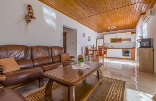Povile Apartment | Apartments in Povile 39116