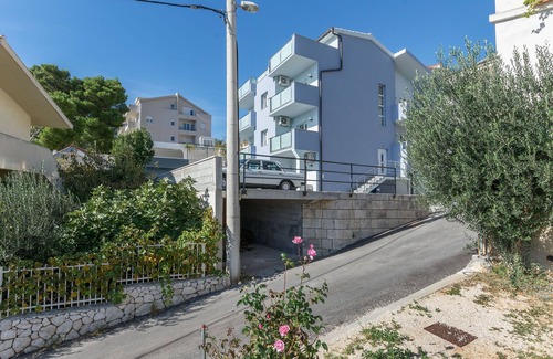 Ruskamen Apartment | Apartments Lorenzo (26581-A6) - Lokva Rogoznica