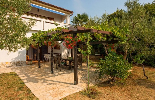 Kornic Apartment | Apartments Mane, (15236), Kornić, Croatia