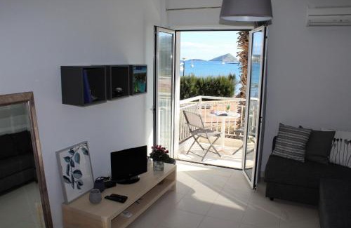 Porto Rafti Apartment | Apartments MARE BLU by the sea.