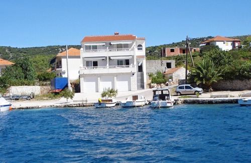 Vinisce Apartment | Apartments Mirko, (11850), Vinišće, Croatia