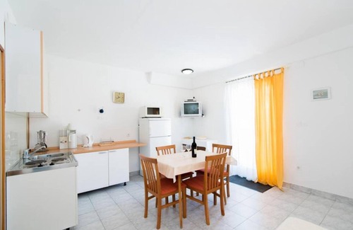 Postira Apartment | Apartments Veve - One Bedroom Apartment with Terrace Sea View(Nensi) (ST)