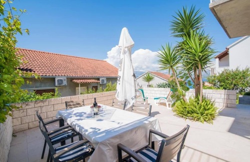 Postira Apartment | Apartments Veve - One Bedroom Apartment with Terrace Sea View(Nensi) (ST)