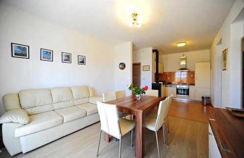 Gornje Selo Apartment | Apartments with parking space Gornje selo, Solta - 15545