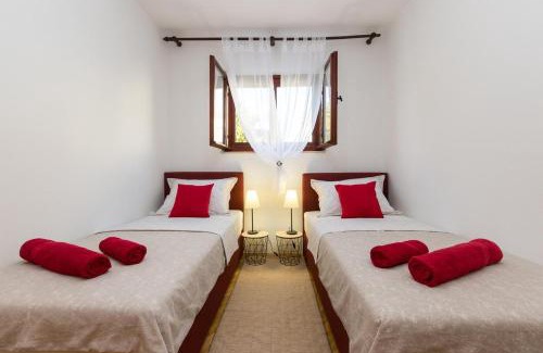 Kastel Stafilic Apartment | Apartments with parking space Kastel Stafilic, Kastela - 16086