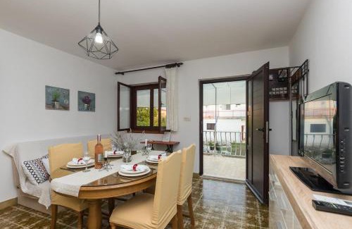 Kastel Stafilic Apartment | Apartments with parking space Kastel Stafilic, Kastela - 16086