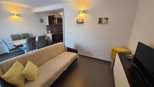 Stomorska Apartment | Apartments with sea view