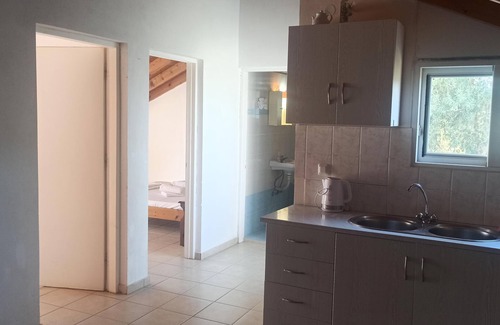 Kompi Apartment | Apartments with tavern above Peroulia beach near Koroni