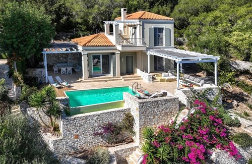 Katsimatika Villa | Apeiron II Villa - Modern, Pool, walk to Gaios