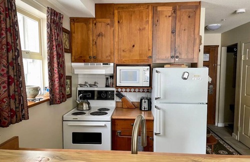 Okanagan-Similkameen Cabin | Apex Mountain ~ Belle Apres Studio 314 ~ Best location on the hill