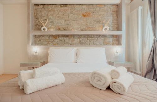 Trieste Old Town Apartment | Aphrodite Luxury APT with Jacuzzi
