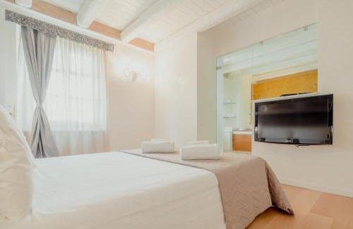 Trieste Old Town Apartment | Aphrodite Luxury APT with Jacuzzi
