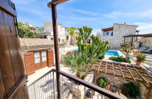 Skarinou Apartment | Aphrodite's Pool Retreat