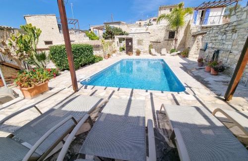 Skarinou Apartment | Aphrodite's Pool Retreat