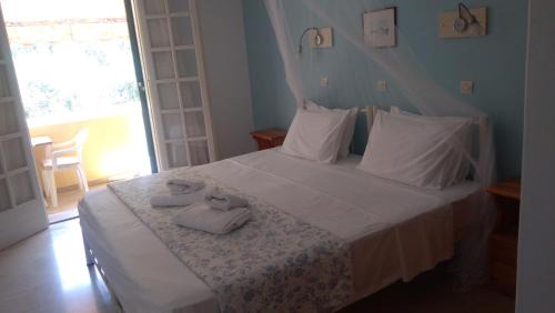 Paleokastritsa Apartment | Aphrodite Studios & Pool