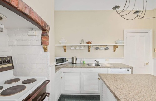 Launceston CBD Cottage | Aphrodites love is in the air.